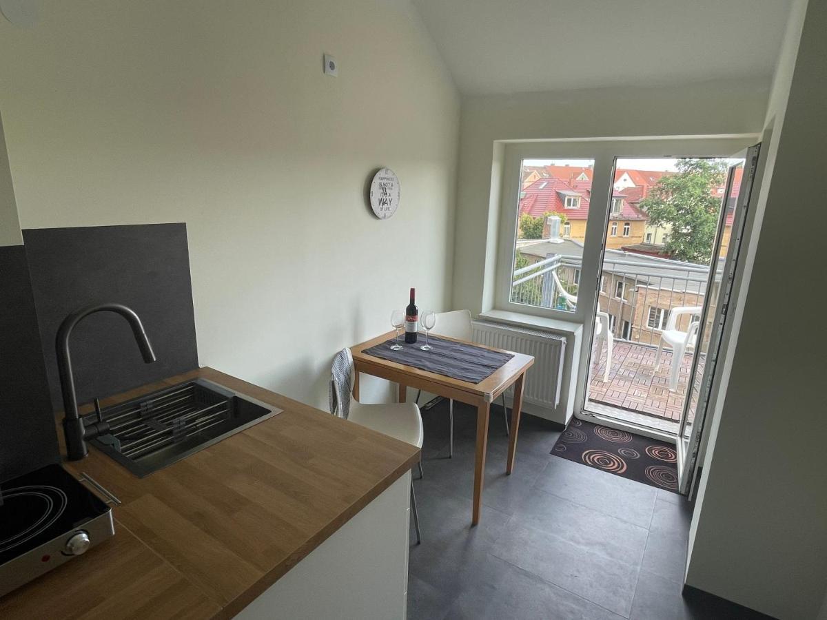 Schoene Neue 4 Zimmer Wohnung Mit Sued-Balkon Bis 8 Personen ナウムブルク エクステリア 写真