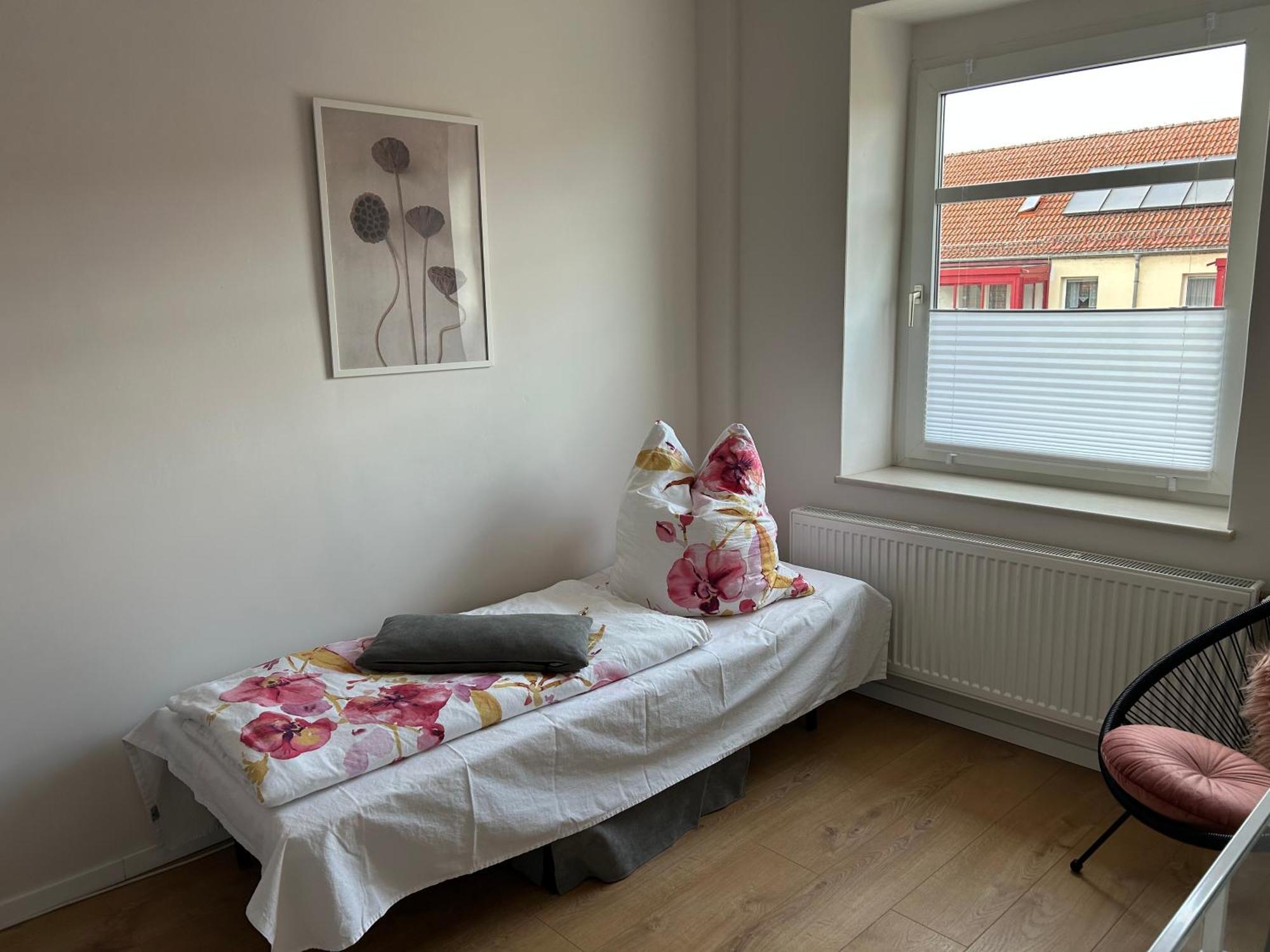 Schoene Neue 4 Zimmer Wohnung Mit Sued-Balkon Bis 8 Personen ナウムブルク エクステリア 写真